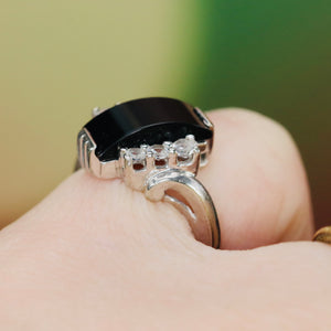 Vintage curved onyx ring in white gold