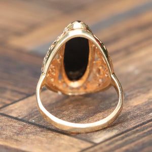 Vintage onyx ring in yellow gold