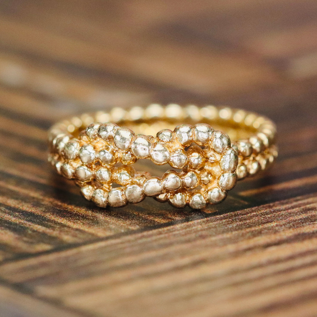 Lovers knot ring in 14k yellow gold