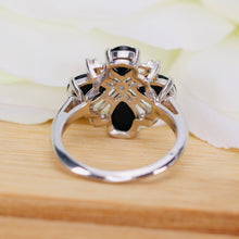 Load image into Gallery viewer, Vintage onyx clover cluster style ring in white gold