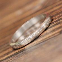 Load image into Gallery viewer, 18k white gold patterned vintage band