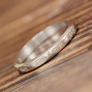 18k white gold patterned vintage band