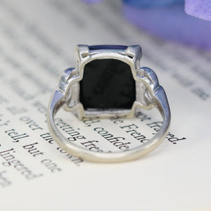 Vintage barrel cut Onyx ring in white gold