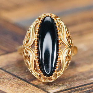 Vintage onyx ring in yellow gold
