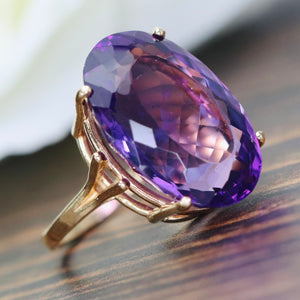 Estate large oval Amethyst ring in 14k yellow gold