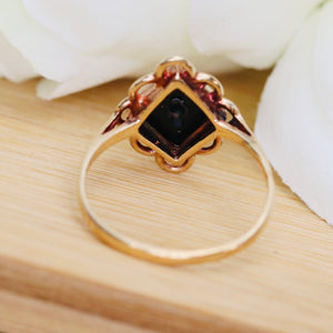 Onyx and diamond kite shaped ring in yellow gold
