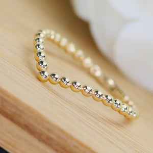 Beaded chevron ring in yellow gold