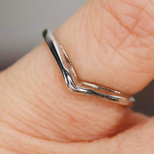 Load image into Gallery viewer, Vintage chevron band in 14k white gold