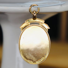Load image into Gallery viewer, Vintage oval medal in yellow gold