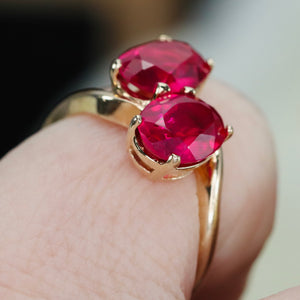 Vintage synthetic ruby toi et moi ring in yellow gold