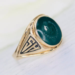 Vintage intaglio ring in yellow gold