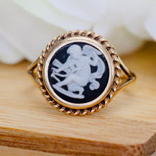 Load image into Gallery viewer, Vintage black and white Wedgwood cameo ring in yellow gold