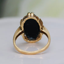 Load image into Gallery viewer, Vintage oval Onyx ring in yellow gold