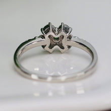 Load image into Gallery viewer, Estate tsavorite garnet and diamond ring in platinum