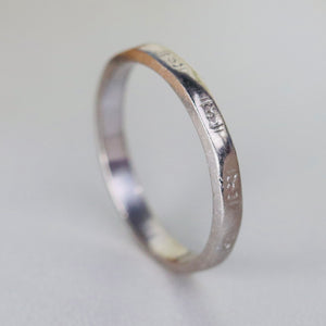 18k white gold patterned vintage band