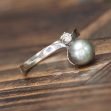 Load image into Gallery viewer, Pearl and diamond chevron ring in 14k white gold