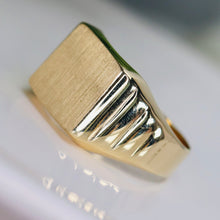 Load image into Gallery viewer, Chunky signet ring in 14k yellow gold