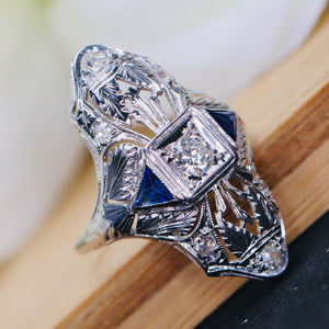 Sapphire and diamond plaque ring in 18k white gold