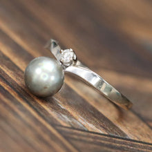 Load image into Gallery viewer, Pearl and diamond chevron ring in 14k white gold