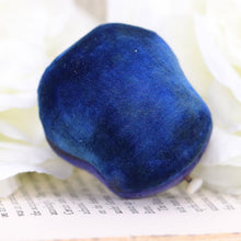 Load image into Gallery viewer, Vintage blue/purple velvet ring box