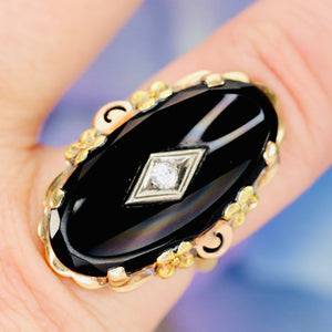 Vintage large oval onyx ring in tri tone gold