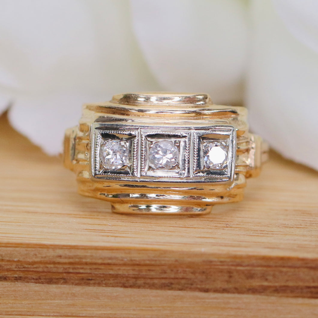 Vintage 3 diamond ring in 14k yellow gold