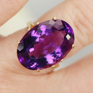 Estate large oval Amethyst ring in 14k yellow gold