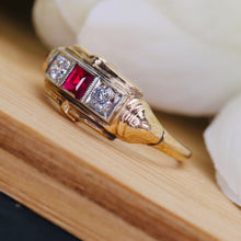 Load image into Gallery viewer, Vintage synthetic Ruby ring in yellow gold