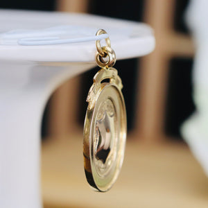 Vintage oval medal in yellow gold
